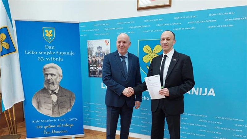 Ministar Bačić uručio Ličko-senjskoj županiji predmete državne imovine